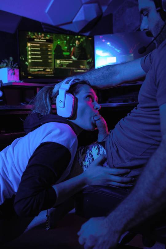 dawn castellanos like blow job while gaming photo afshan saif recommends blow job while gaming pic