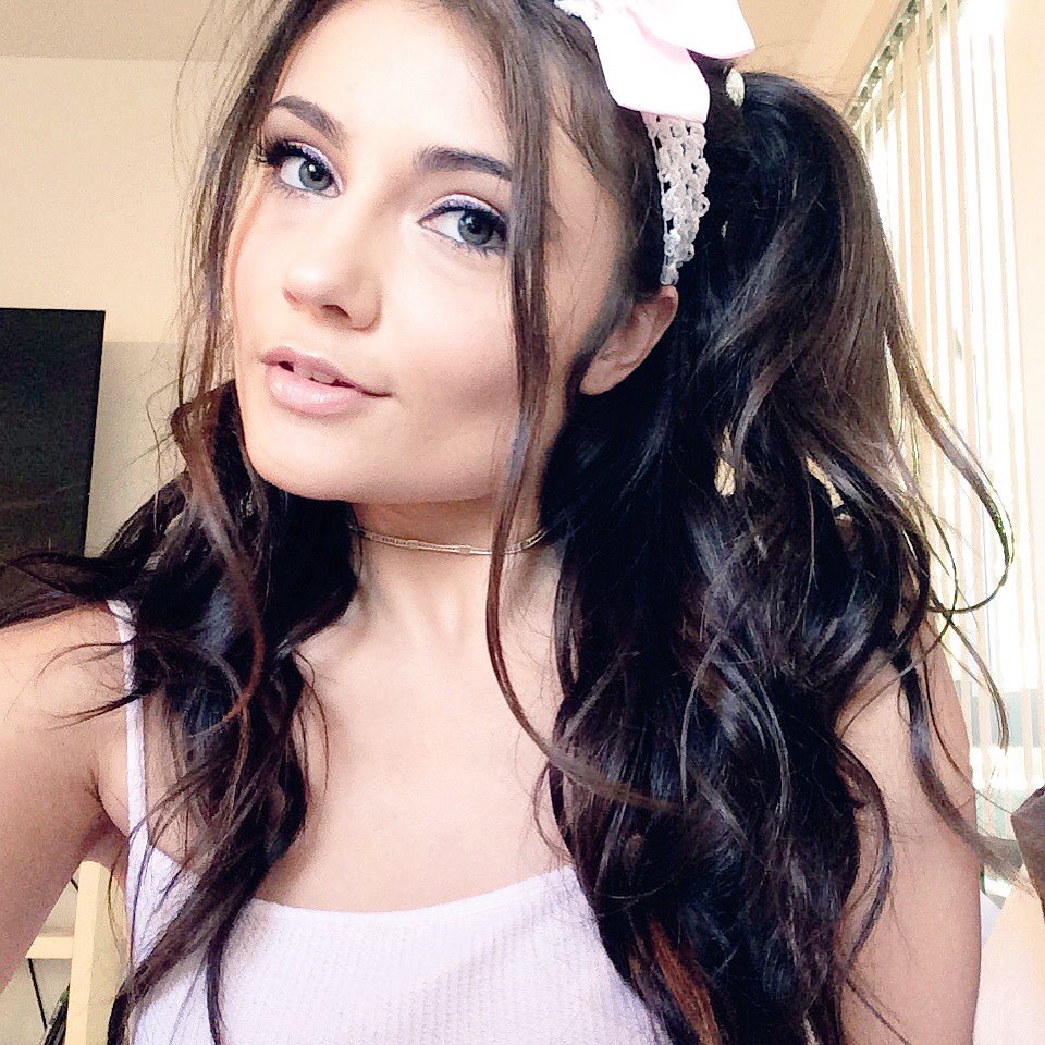 18 and anal porn - touching big boobs virly virginia bugil