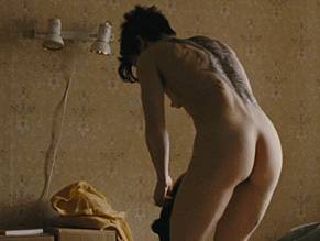 noomi rapace anal - thais schiavinato topless beach pics