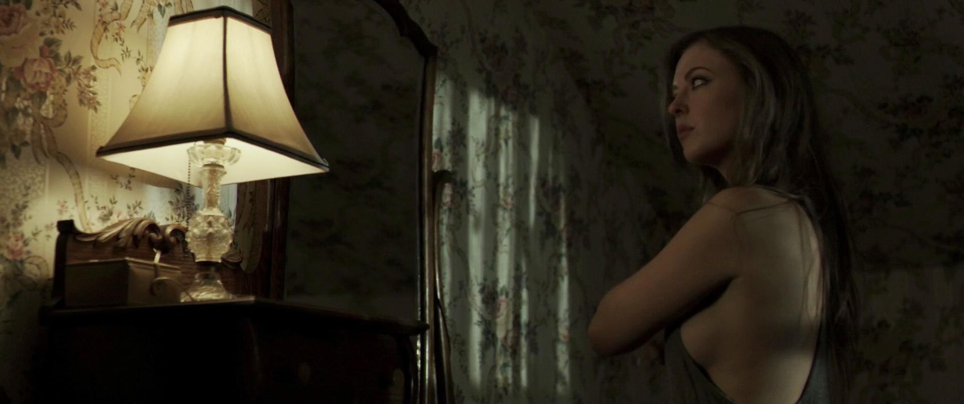 katharine isabelle sexy - signourney weaver nude makoshake bg