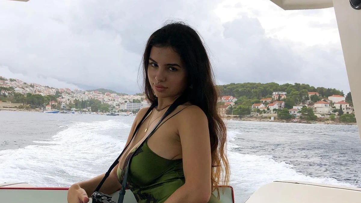 brittney aldridge like marroni lesbian mati photo chris sidoti recommends groped by lesbians pic