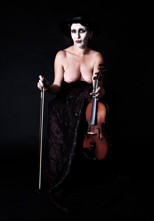 Luciane buchanan boobs jezabel vessir Nude Woman Playing The Violin foto bei