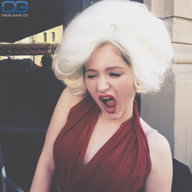emma kenney nude - handjob service lara croft and monsters