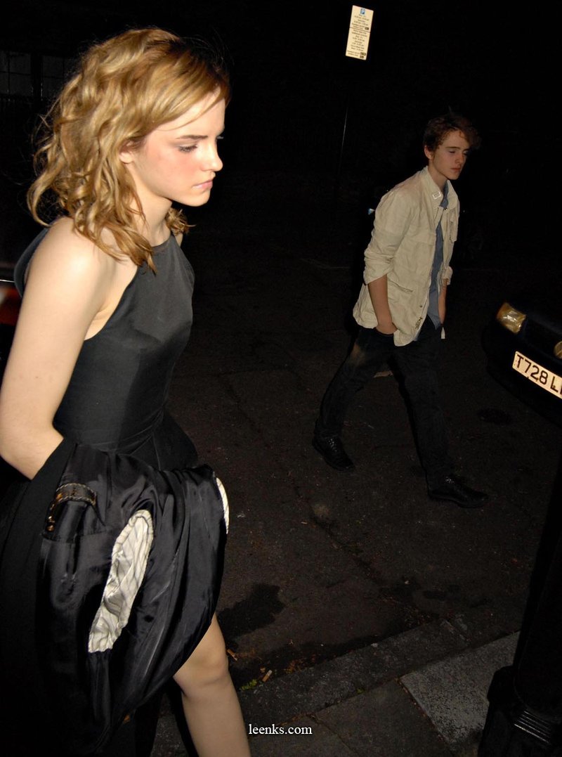 dananjaya sampath recommends emma watson up skirt pic