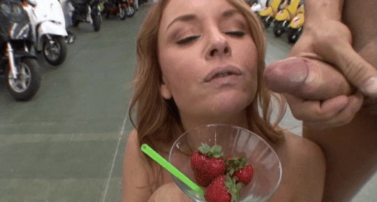 cumming on pizza - azlea antistia vittoria divine porn