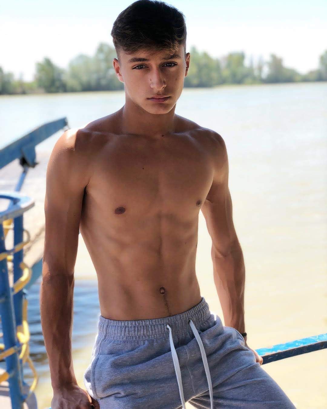 twinks face - amature milf flashing latina fuck tour