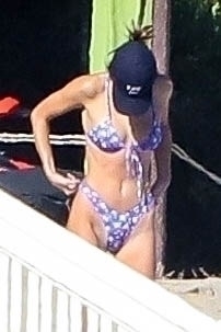 Shaking booty naked datin chat Kendall Jenner Pusy cameltoe leotard