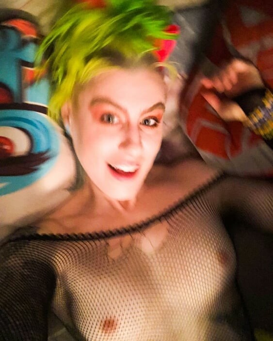 comicbookgirl19 nude - amareur gone wild morgpie solo