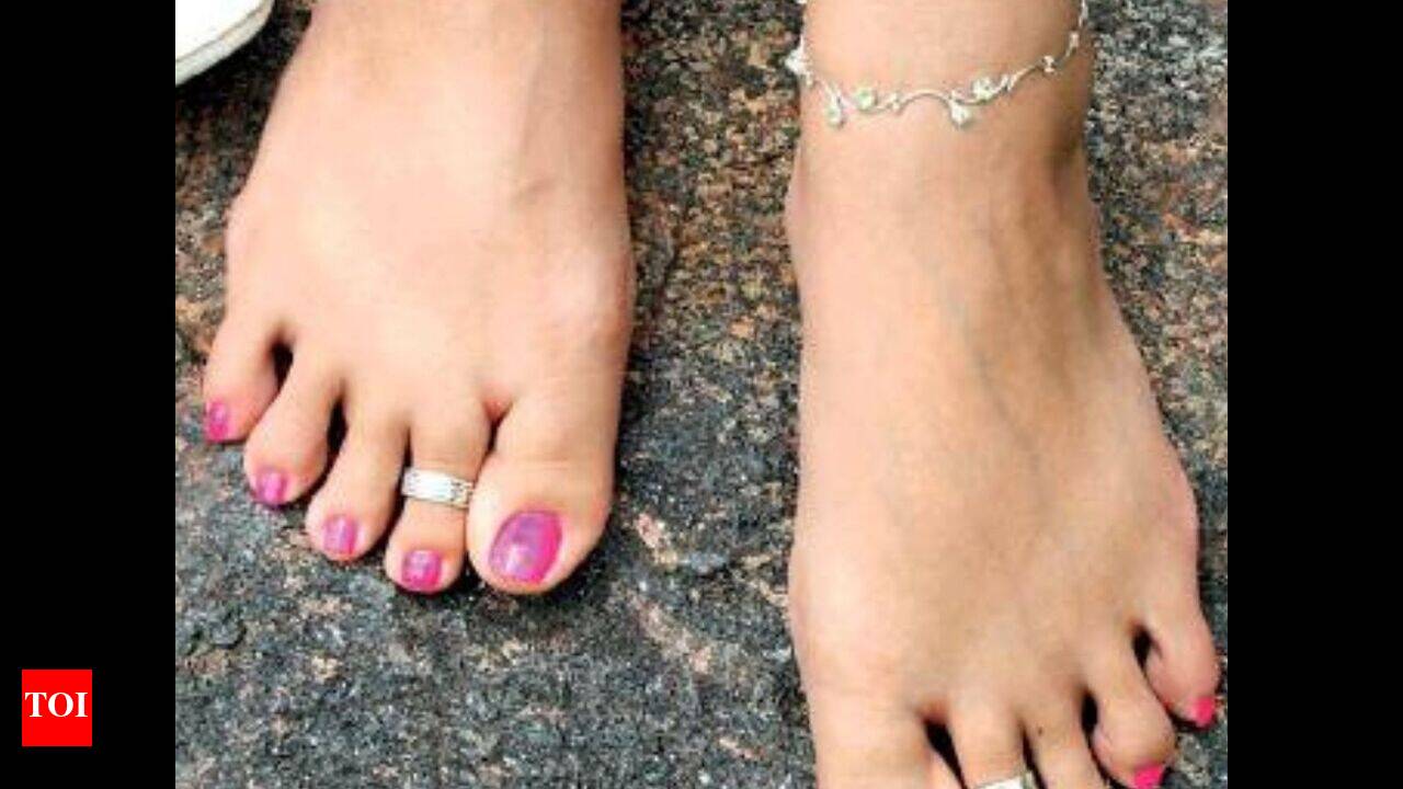alex valeriano recommends korean foot worship pic
