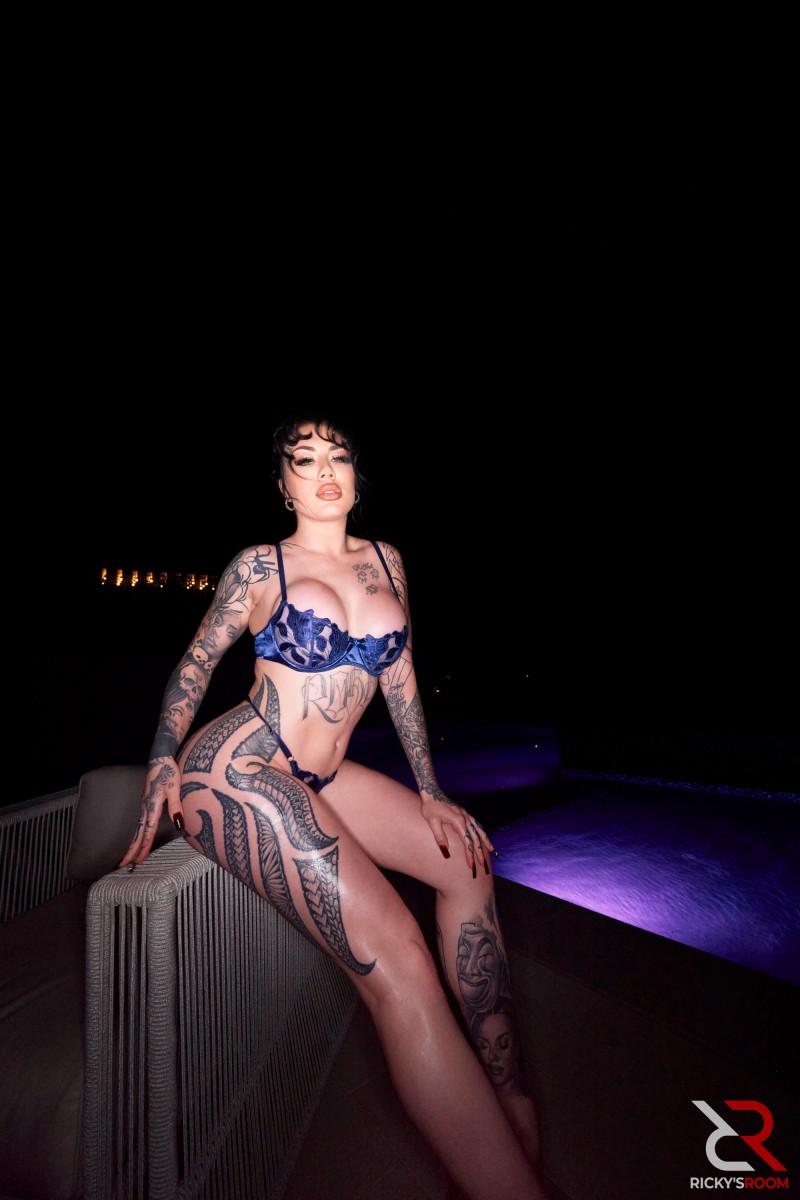 carol de chavez share strapon hairy