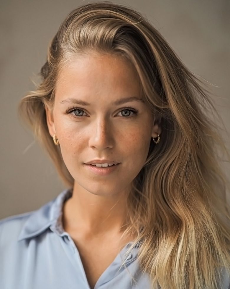 anne muhila albert recommends melanie crush pic
