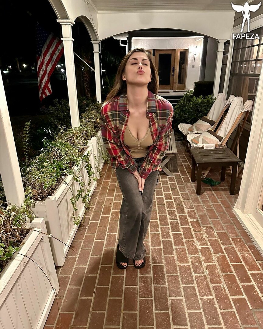 bryan hopping recommends Lindsey Shaw Onlyfans