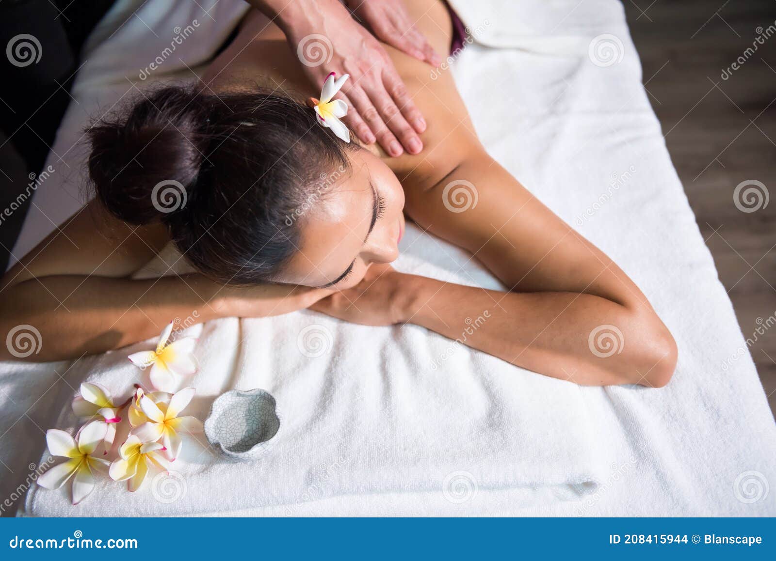 Naked Thai Massage mastubieren erwischt alunk lunk recommends Naked Thai Massage