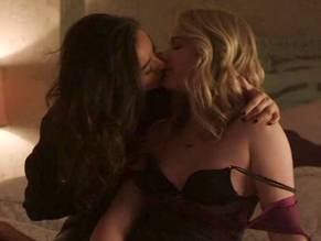 darren conlin recommends elizabeth lail nude pic