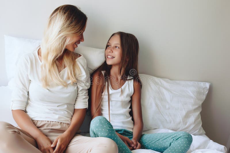 mom teaches daughter suck - porn throatpie ryhndee james
