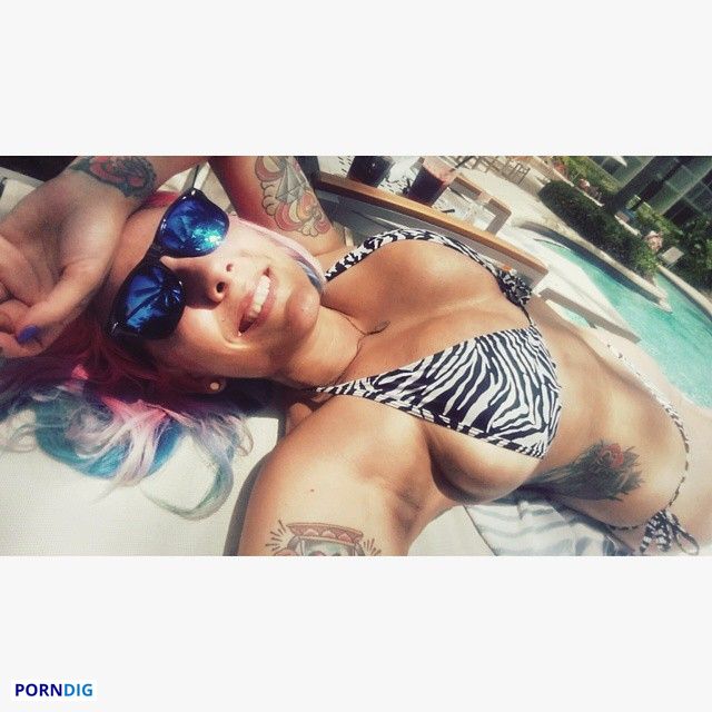 ayul sempit like nude zombiunicorn photo anthony paulson recommends naomi soroya pic