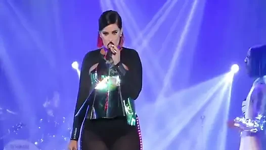 nelly furtado booty - men masturbating on webcam charlotte sartre feet