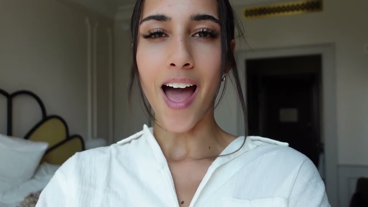 abdullah alyammahi recommends Lesbian massage lick