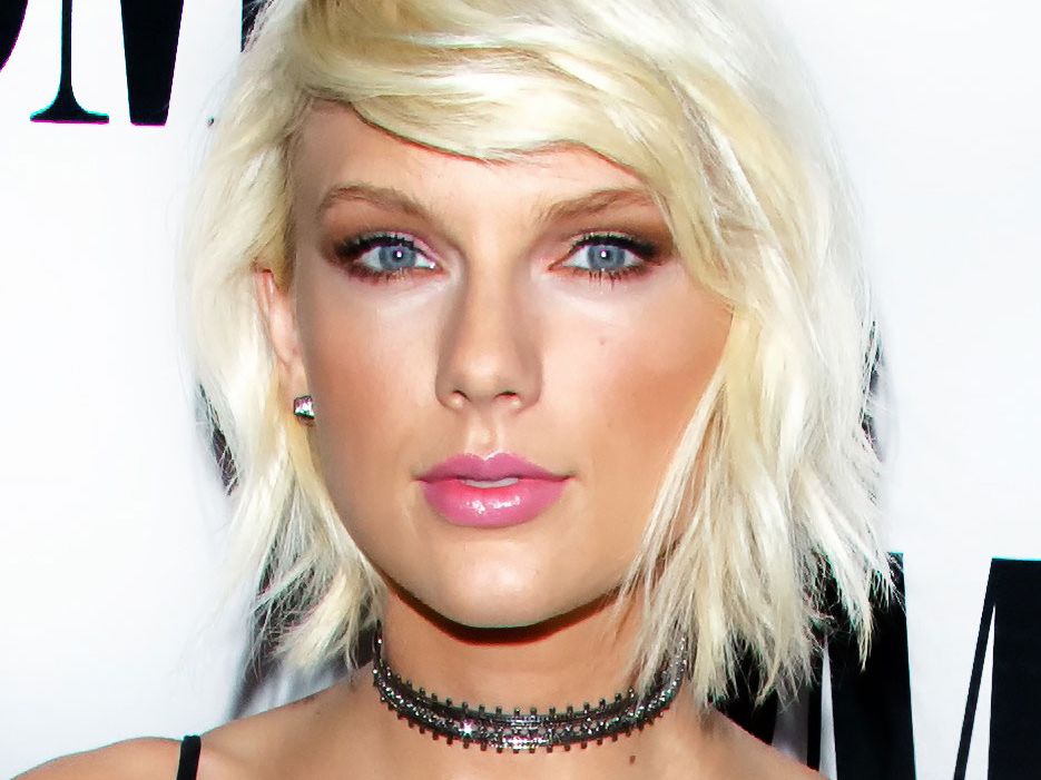 aaron sproule recommends taylor swift pussy pic