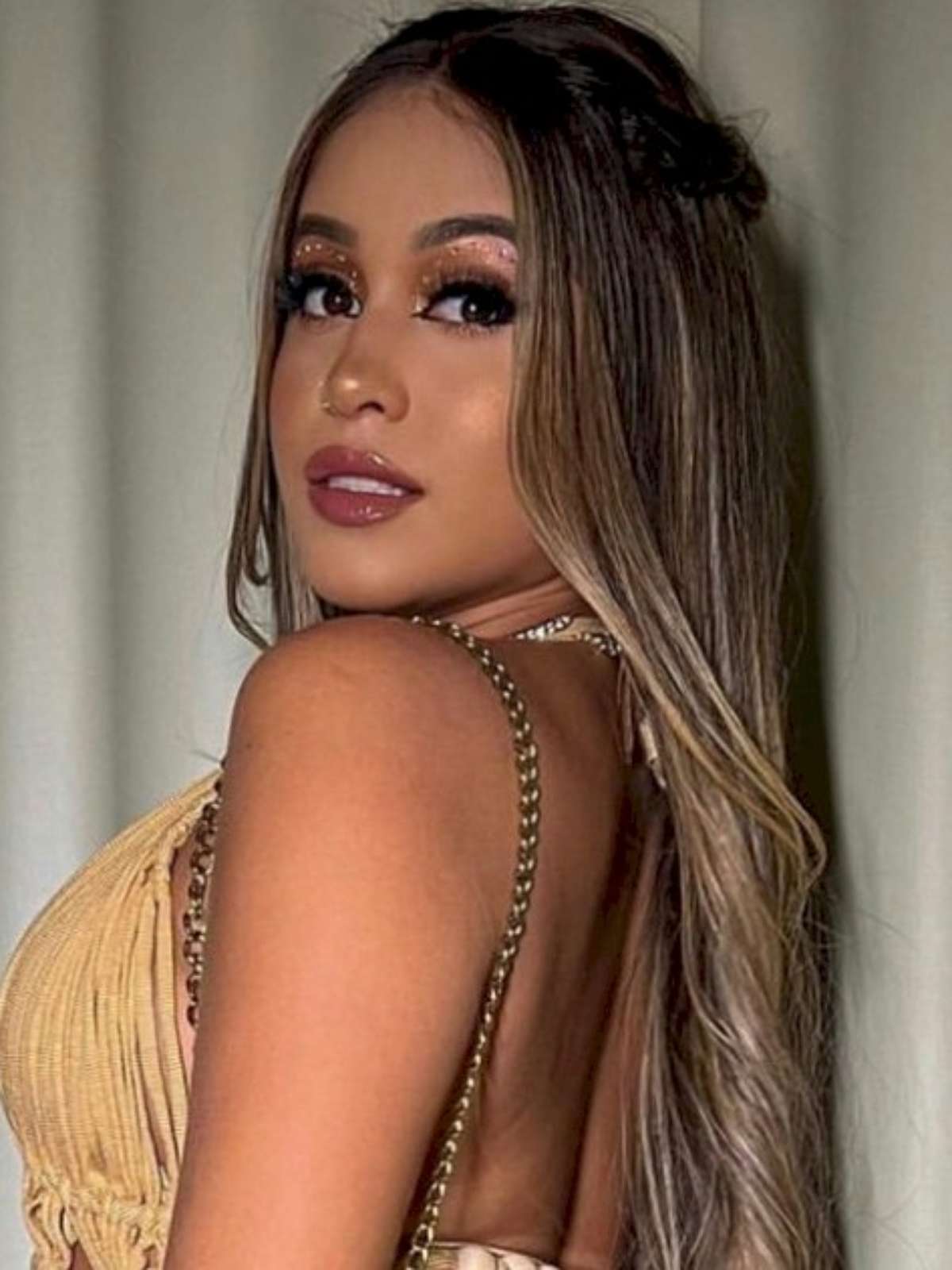 chandra mohan tiwari like rayssa oliveria photo ashley gallik recommends rayssa oliveria pic