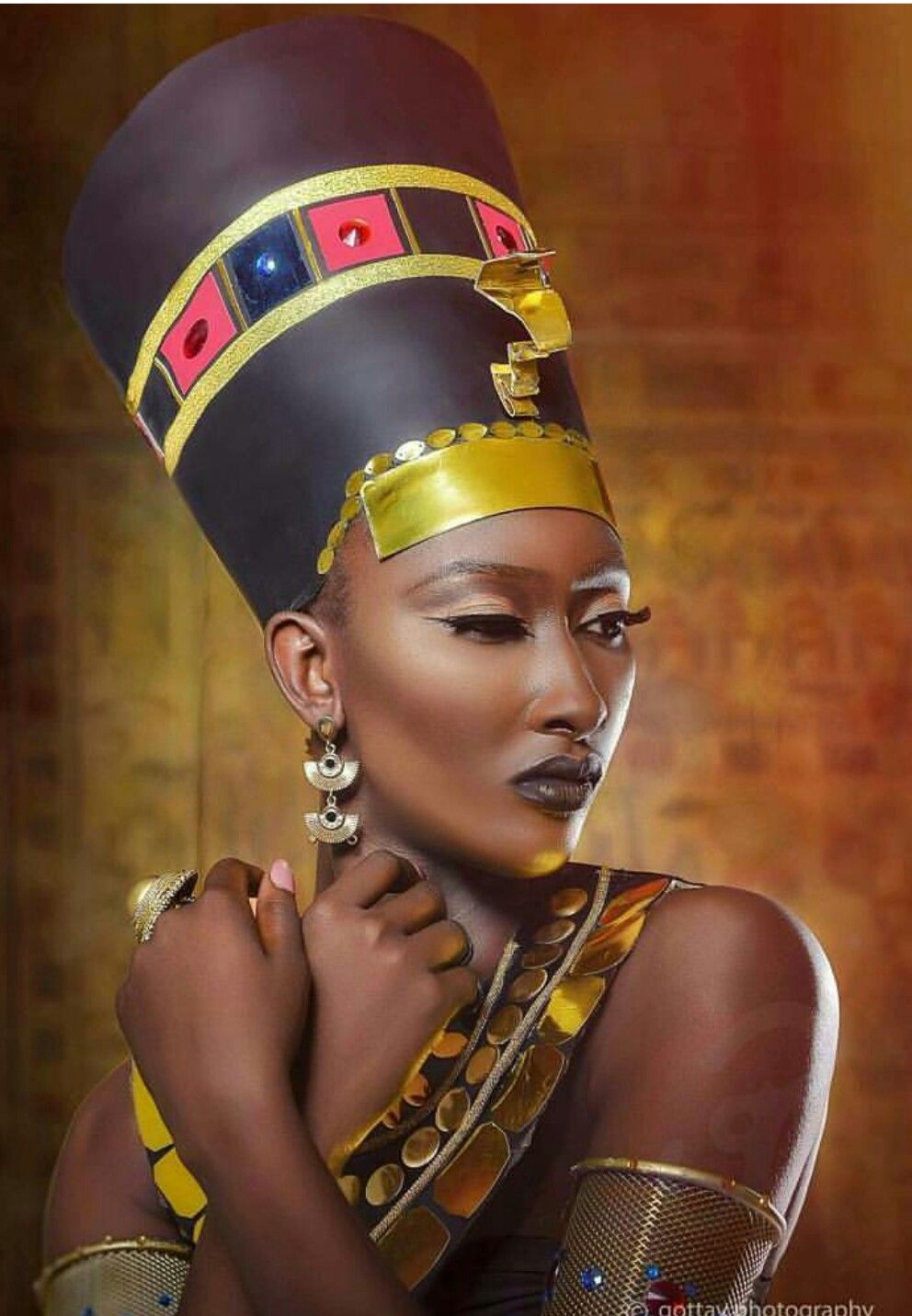 nefertiti transexual - desiree deluca black boob flash