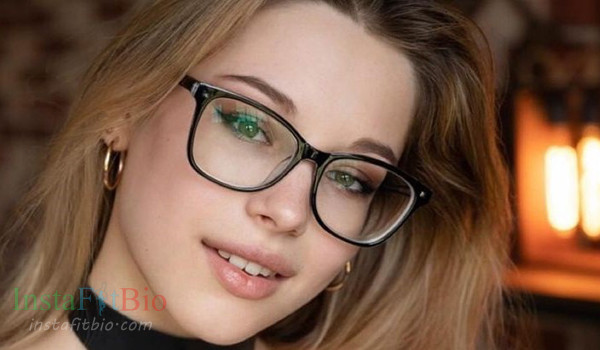 Best of david g dixon's gallery celebrity exposed tits crystal waits add photo katarina meis