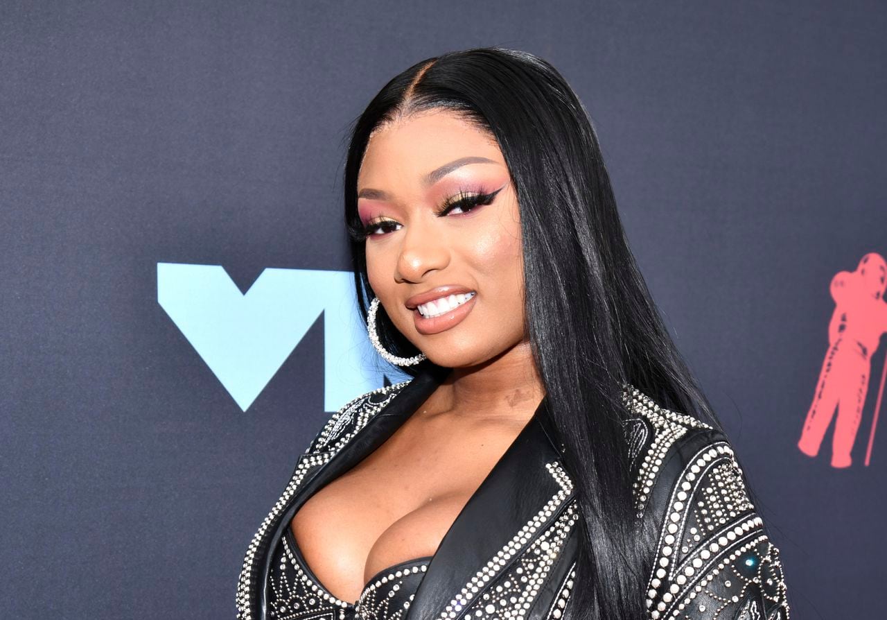 mini thee stallion - housewife spreading beth yellowstone naked