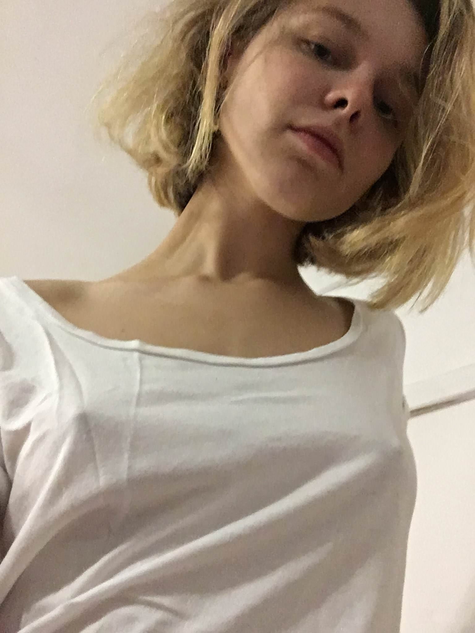 pokies porn - mature wife sharing porn cumming on pizza