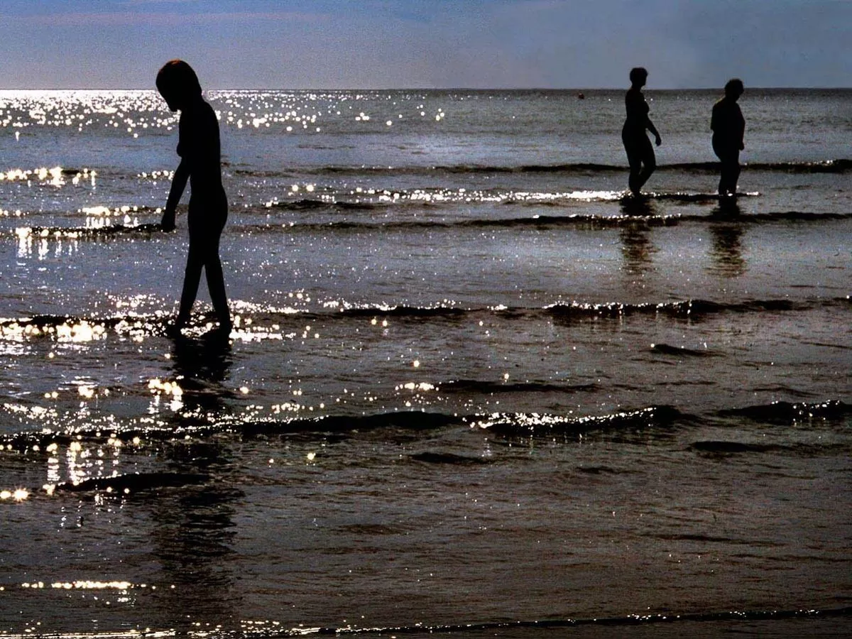 brian dobbs recommends Nudists On The Beach Photos