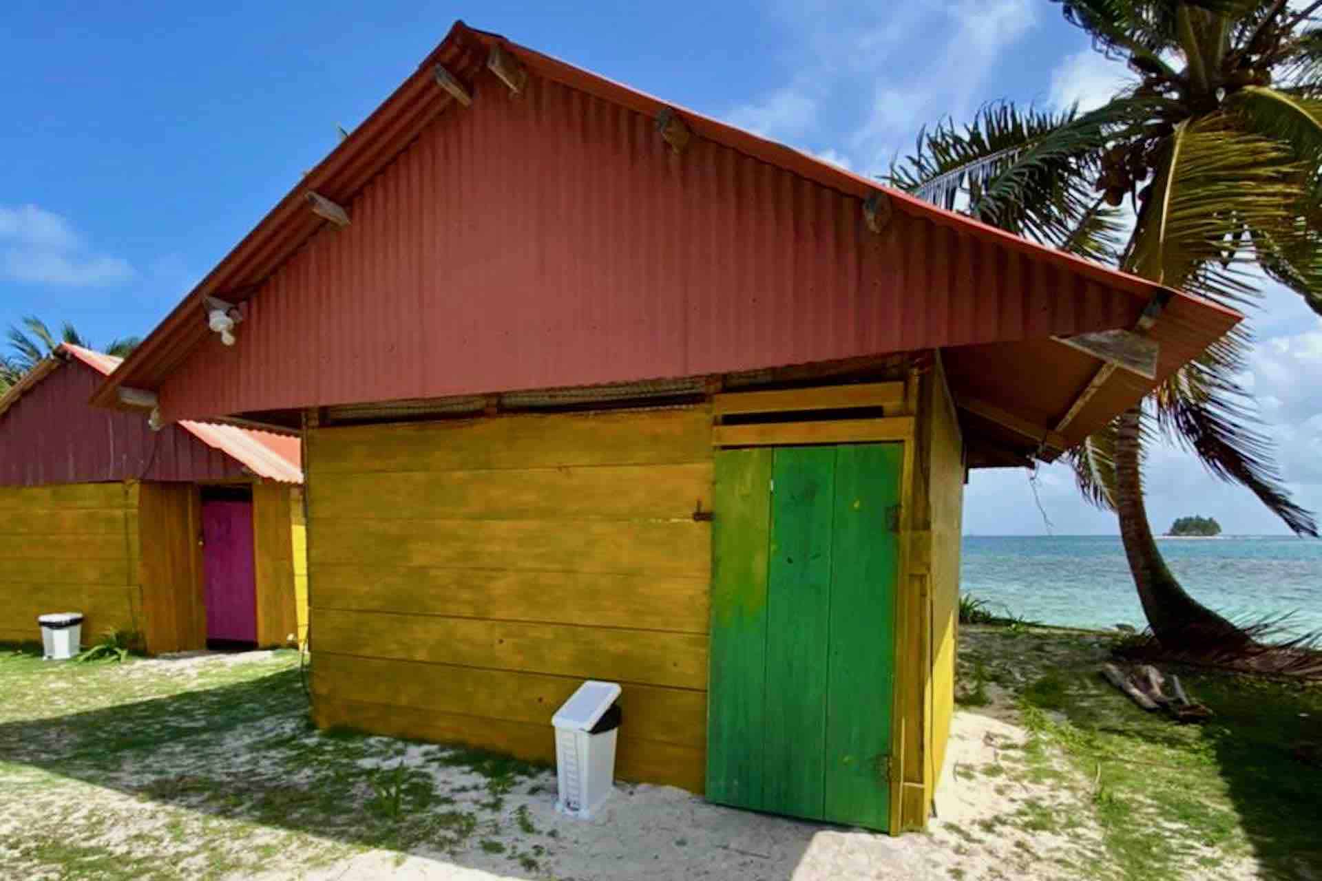 binnzy vinnzy recommends beach cabin hidden cam pic