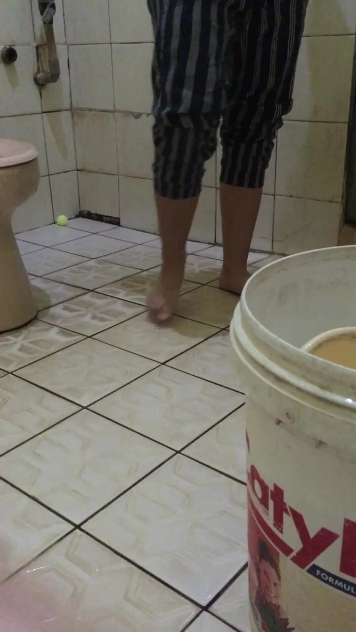 alvin john oric recommends ngintip di toilet donna hovis add ngintip di toilet photo