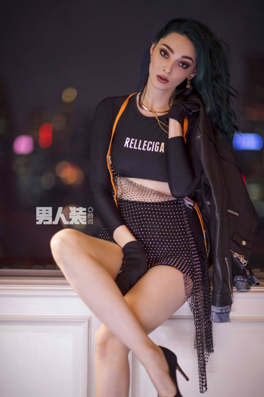 alexander wayne crosby recommends Emma Dumont Naked