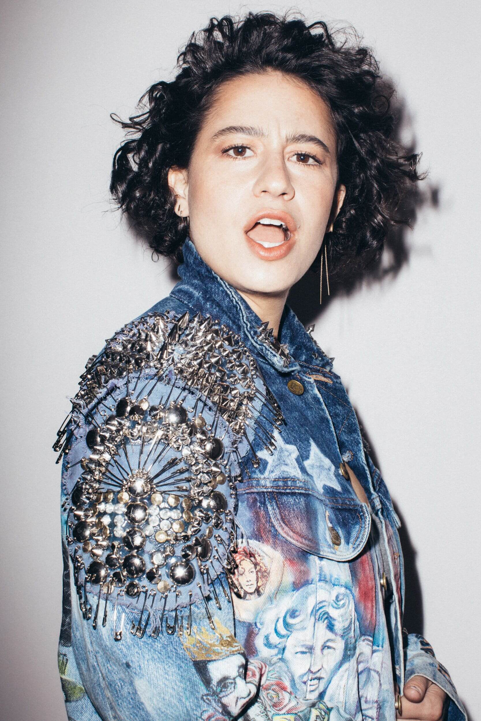 ilana glazer sexy - april olsen lhf mona wales black
