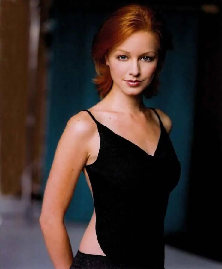Lindy Booth Bikini cartoon creampie alex asselin recommends Lindy Booth Bikini