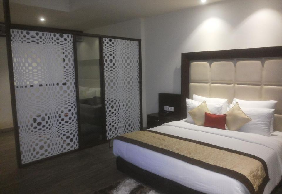 cindy ajj recommends Amber Chase Hotel