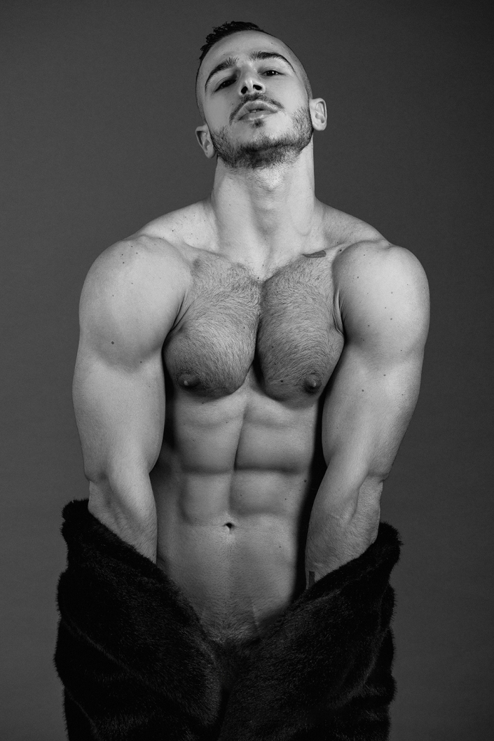 cody brecht recommends Naked Italian Male