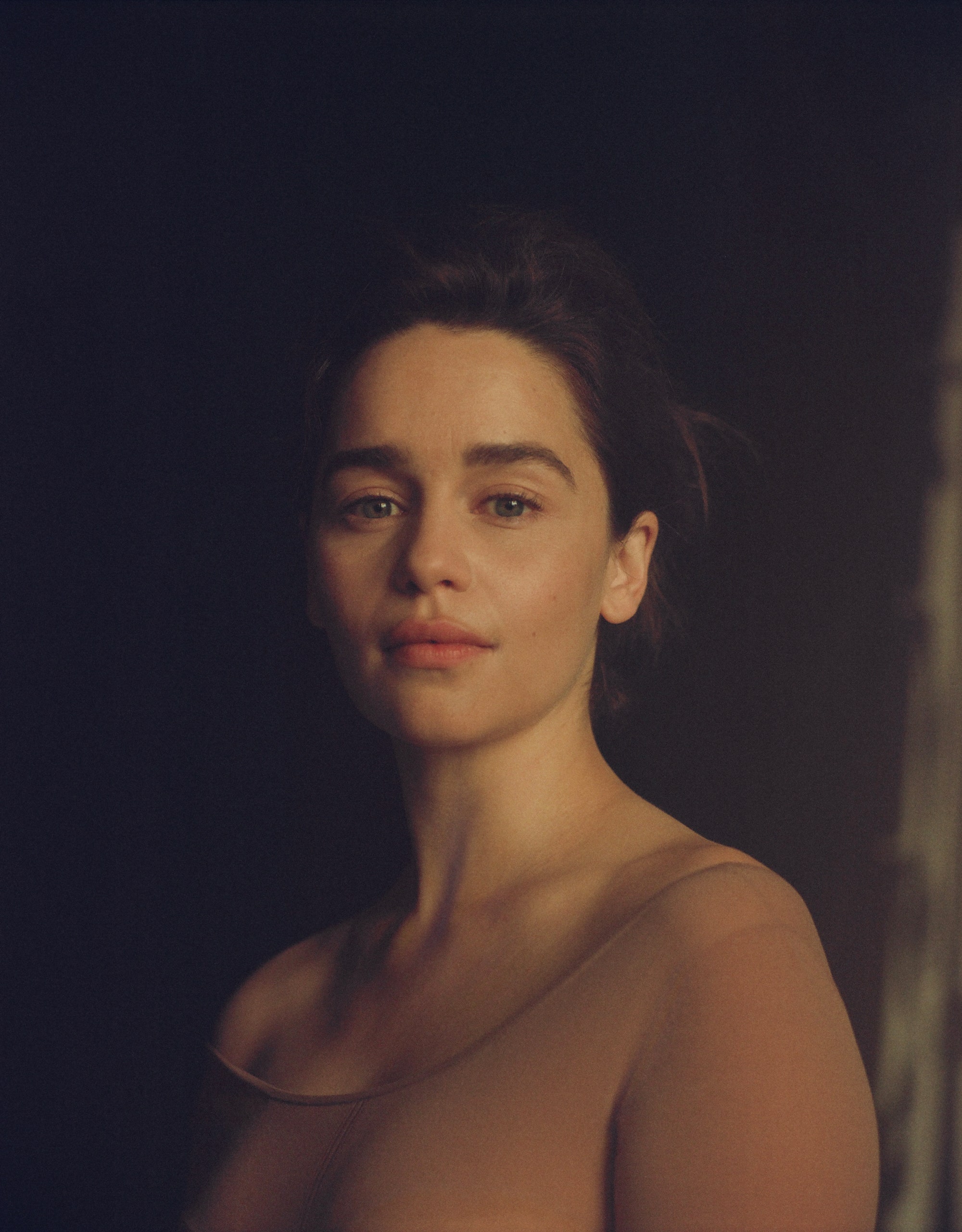 adeyemo tolulope like emilia clarke boobies photo ams sam recommends emilia clarke boobies pic