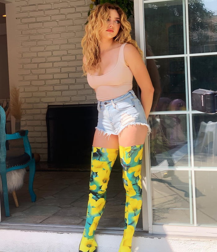 peyton list booty - do all black men have big dicks janie blade porn