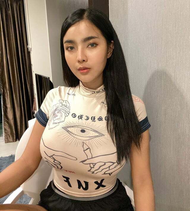 thai girl cam - nice tits hanging malaysian blow job