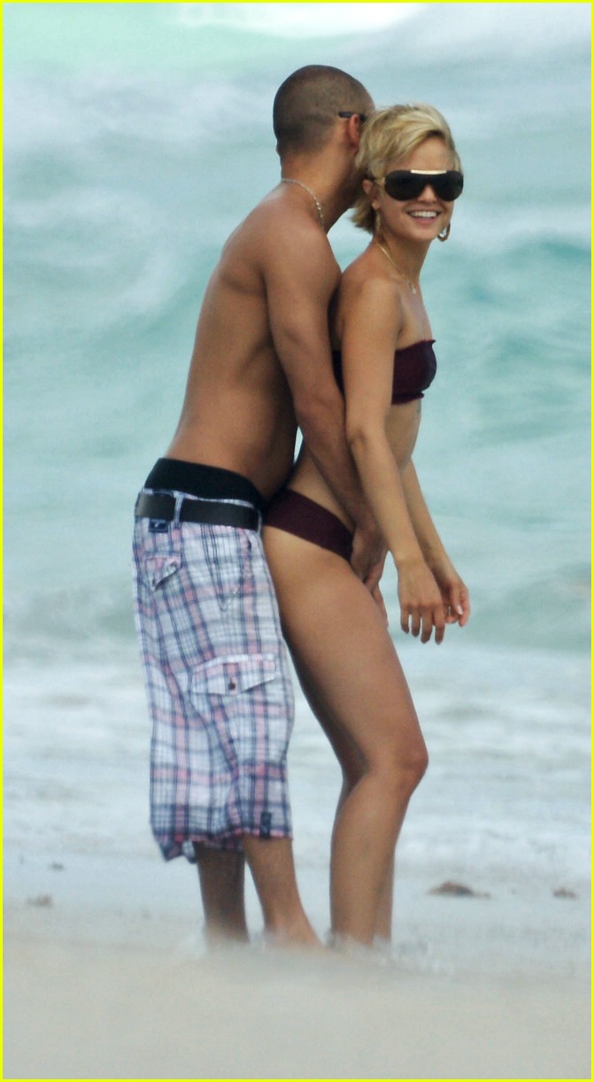 dina sharawy recommends mena suvari bikini crown chicqk add mena suvari bikini photo