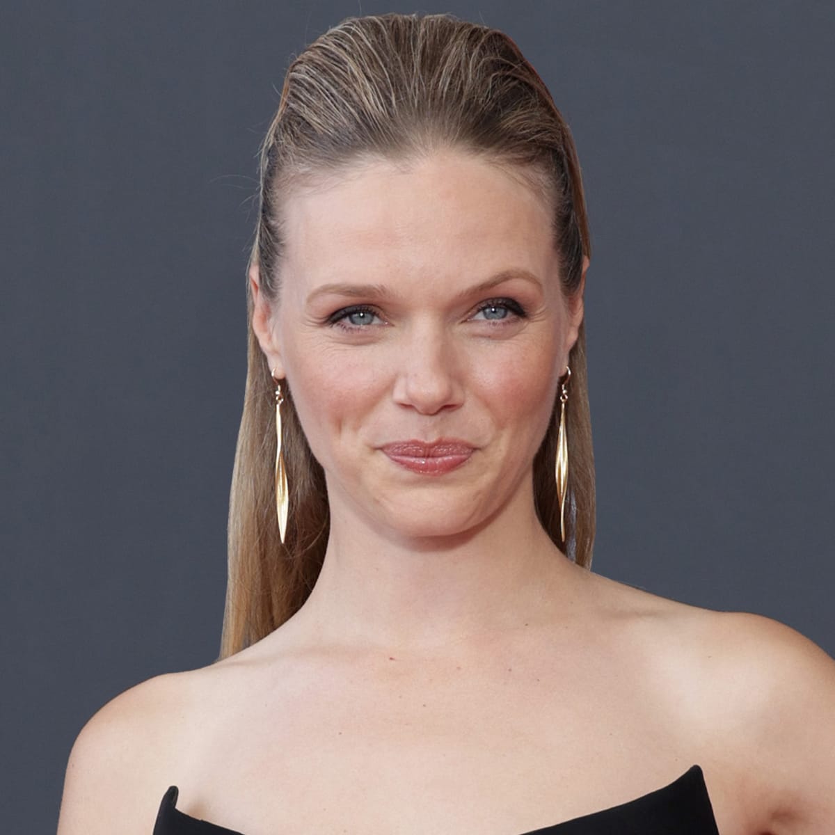 Petite trap porn angel sir Tracy Spiridakos Sexy exercise ball