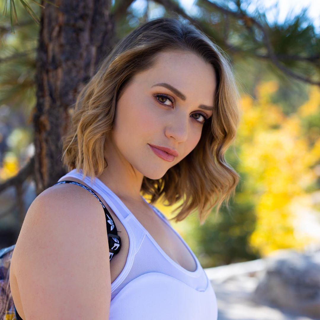 mia malkova nsfw - selena sosa ladyboy thresome