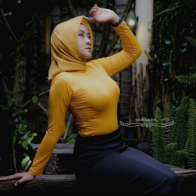 Top pics of aqrilina qomarlinsky's XXX archive aj duarte add photo