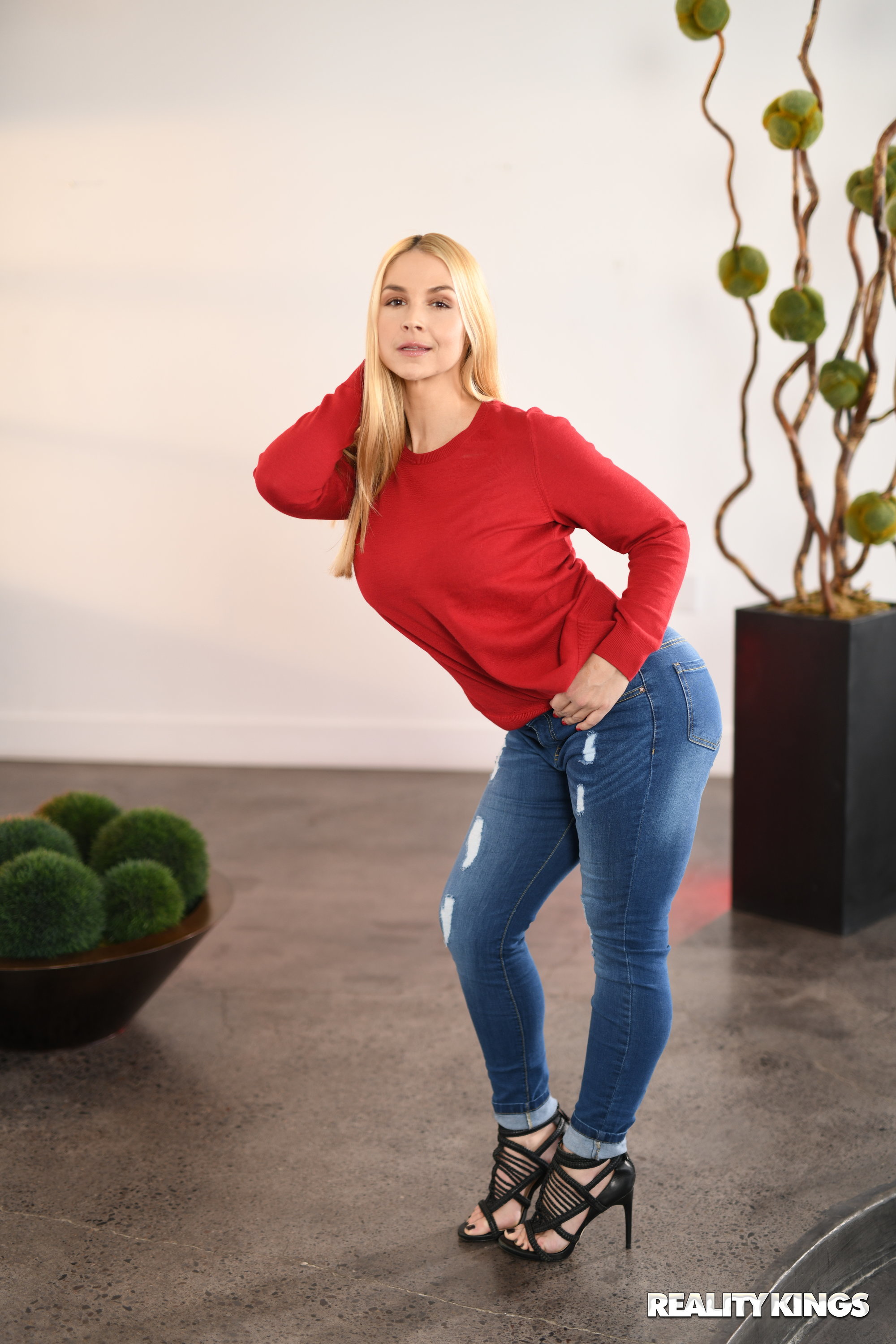 andrea weinstein recommends sarah vandella feet pic