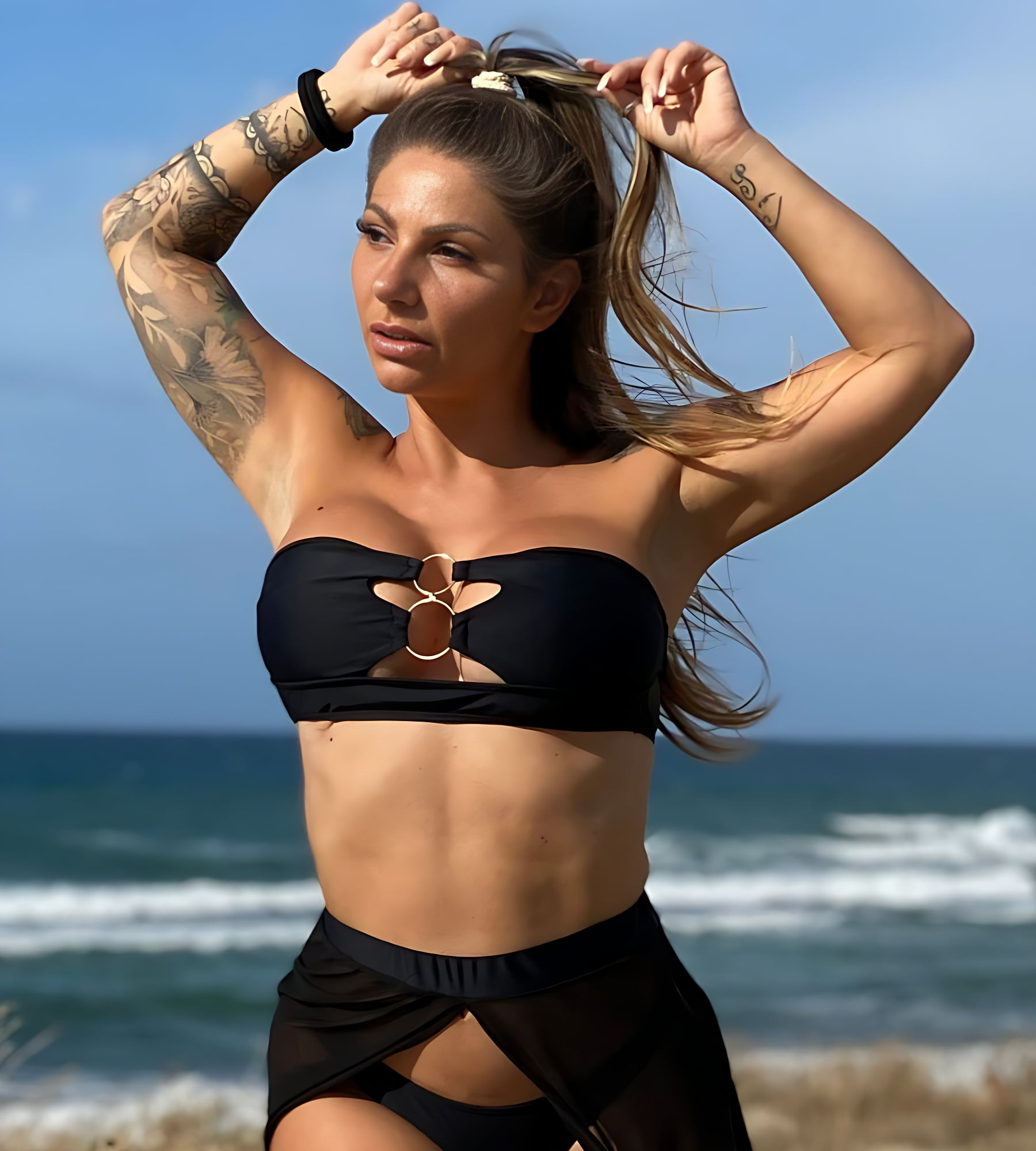 lily veroni - moana pozzi video hollywood nip slip