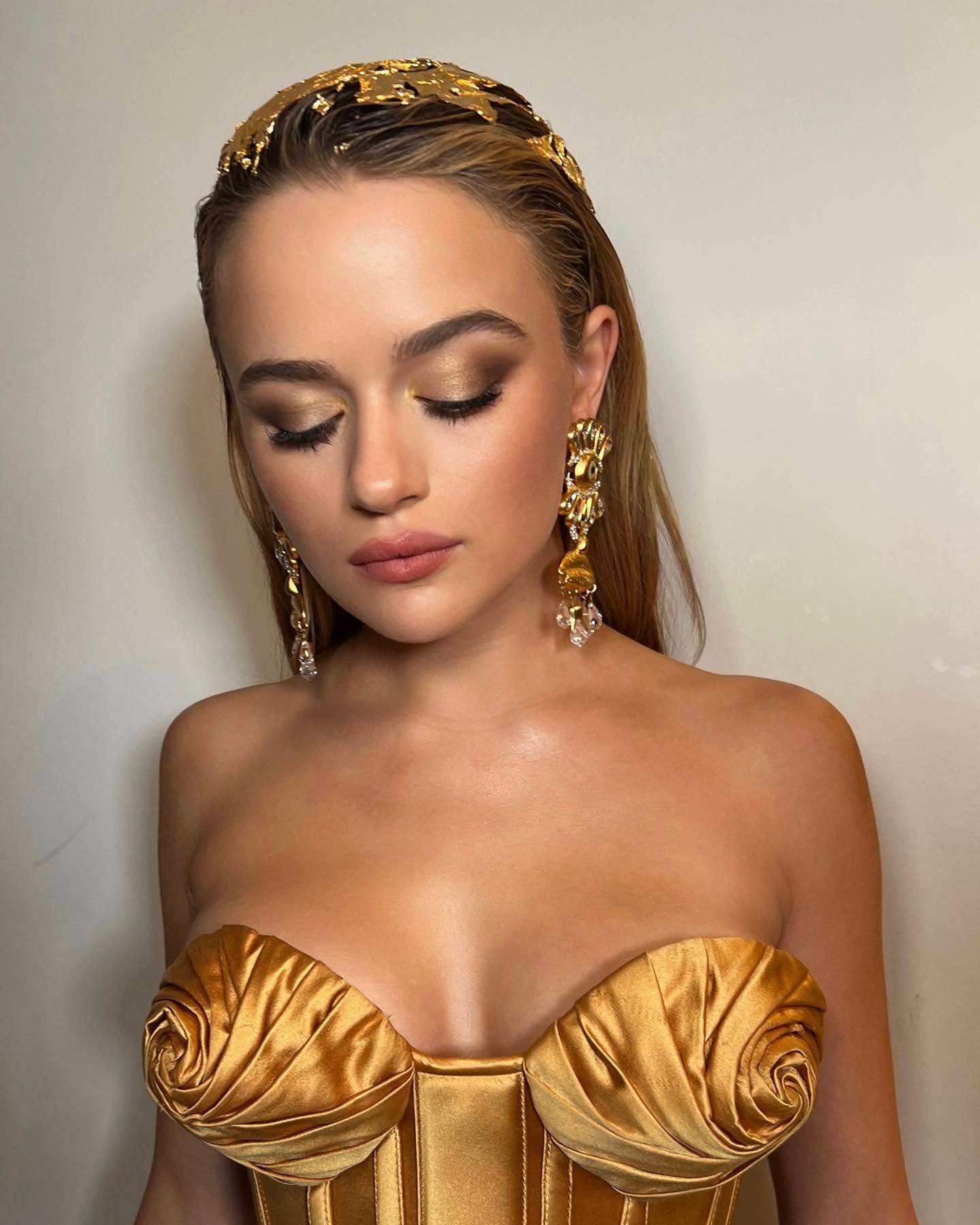 Best of hairy up skirt cassandra beckwith share joey king boobs photos