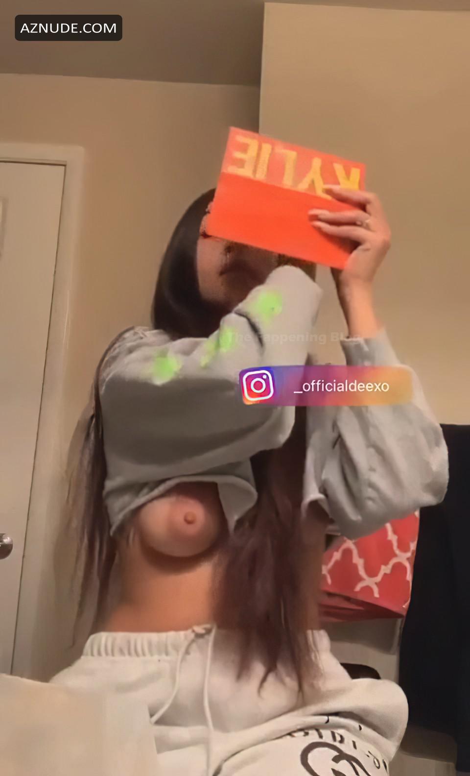 Best of Nipple slip nude