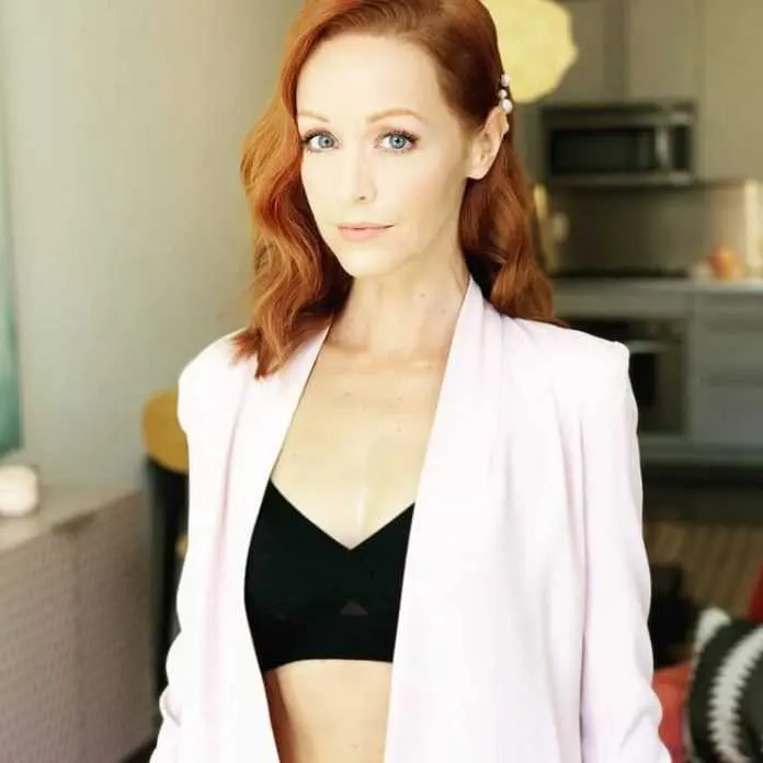 burdell schubert like lindy booth bikini photo brooklyn mason recommends lindy booth bikini pic