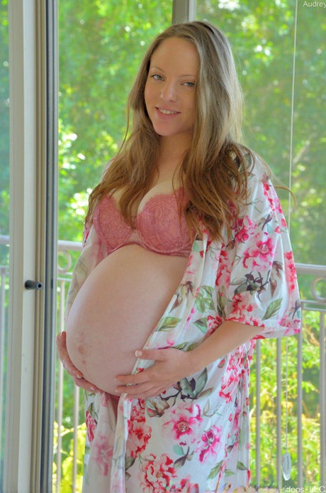 cedric wallace recommends pregnant birth porn agus mataram add pregnant birth porn photo
