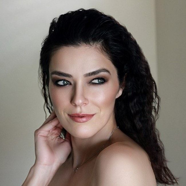 brett hollifield recommends adrianne curry height pic